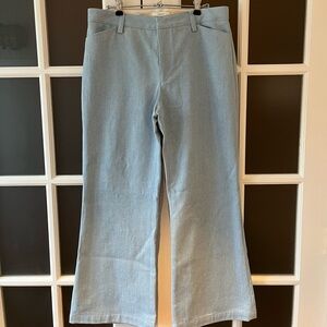 Vince Italian Cotton Twill Cropped Flare Pant - Pale Indigo - Size 10